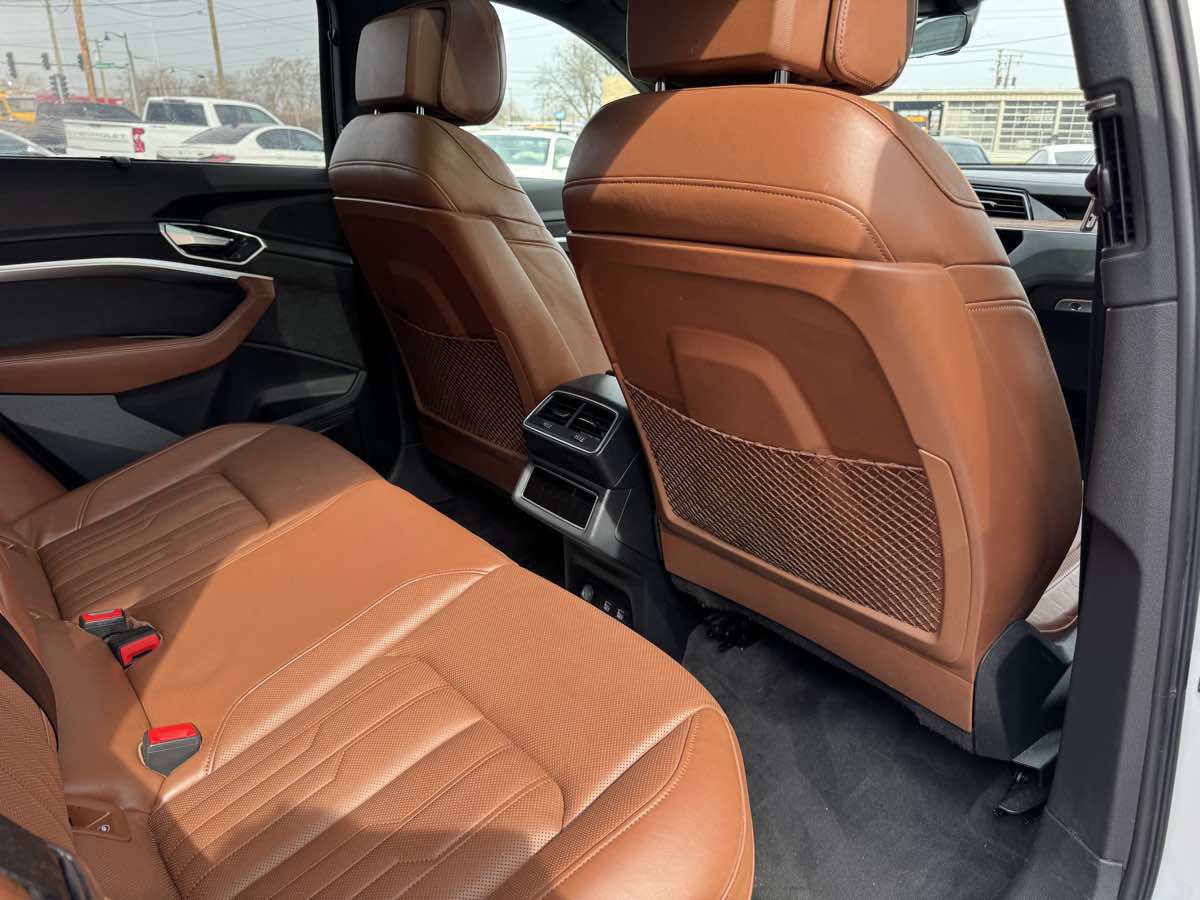 Used 2019 Audi e-tron Prestige w/ Prestige Package image 38