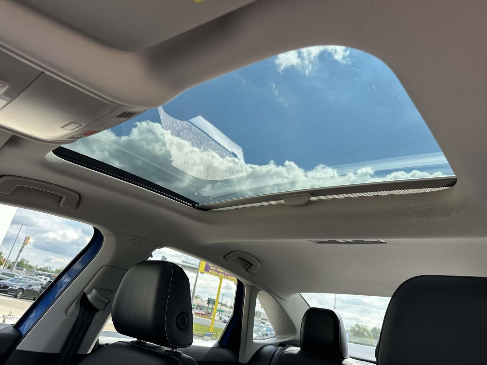 Certified 2023 Volkswagen Jetta SE w/ Panoramic Sunroof Package FWD image 15