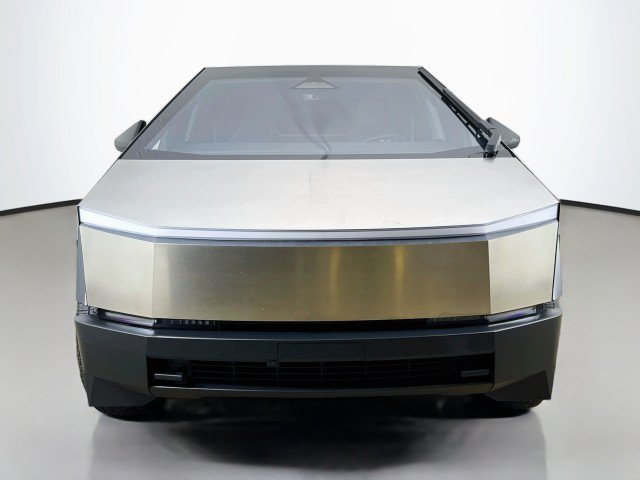 Used 2024 Tesla Cybertruck AWD Crew Cab image 2