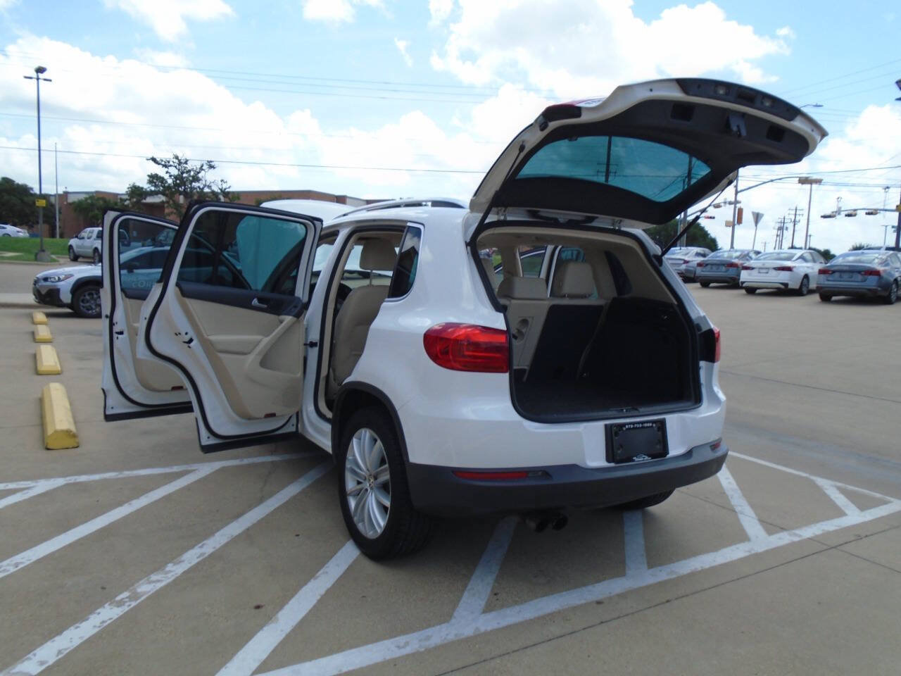 Used 2012 Volkswagen Tiguan SE FWD image 24