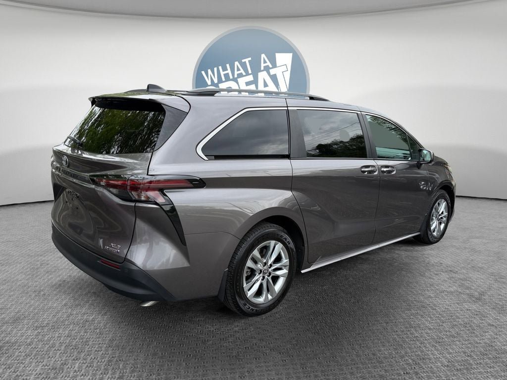 Used 2023 Toyota Sienna XLE w/ XLE Plus Package AWD/4WD image 3