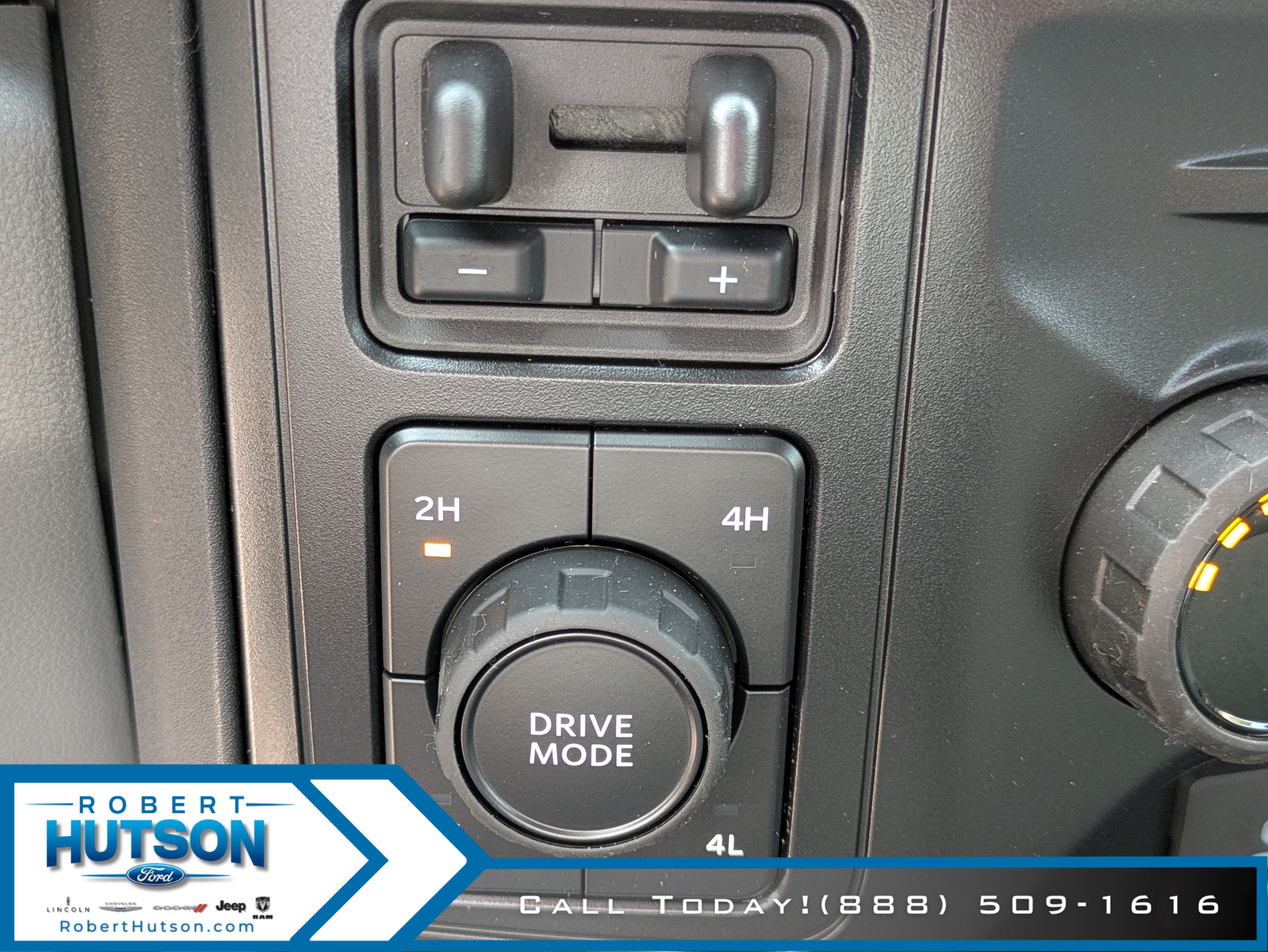 New 2025 Ford F350 XLT w/ 360-Degree Camera Package AWD/4WD image 17