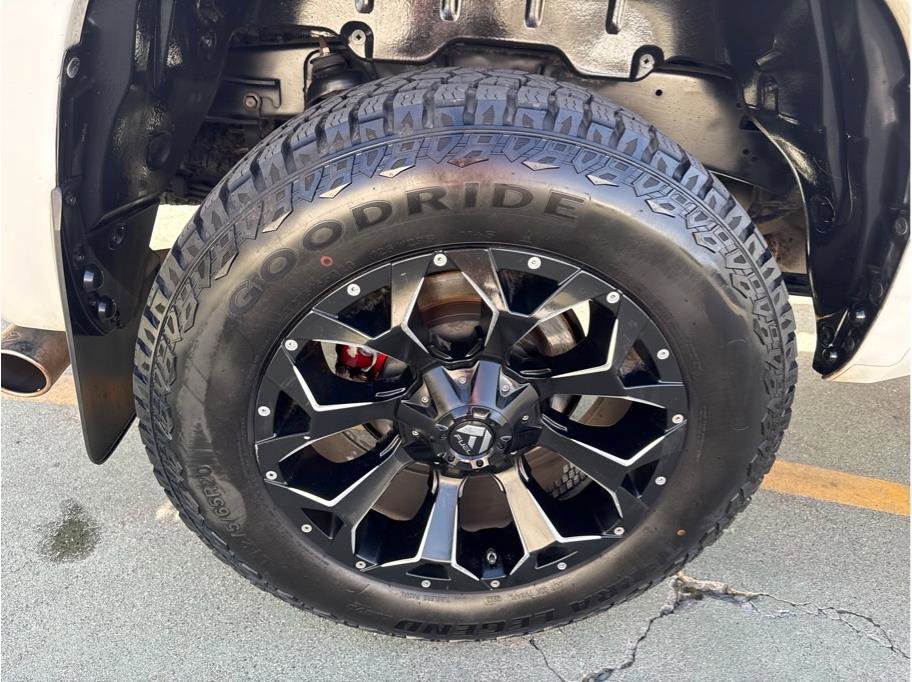 Used 2015 Toyota Tundra Limited w/ Limited Premium Package AWD/4WD image 16