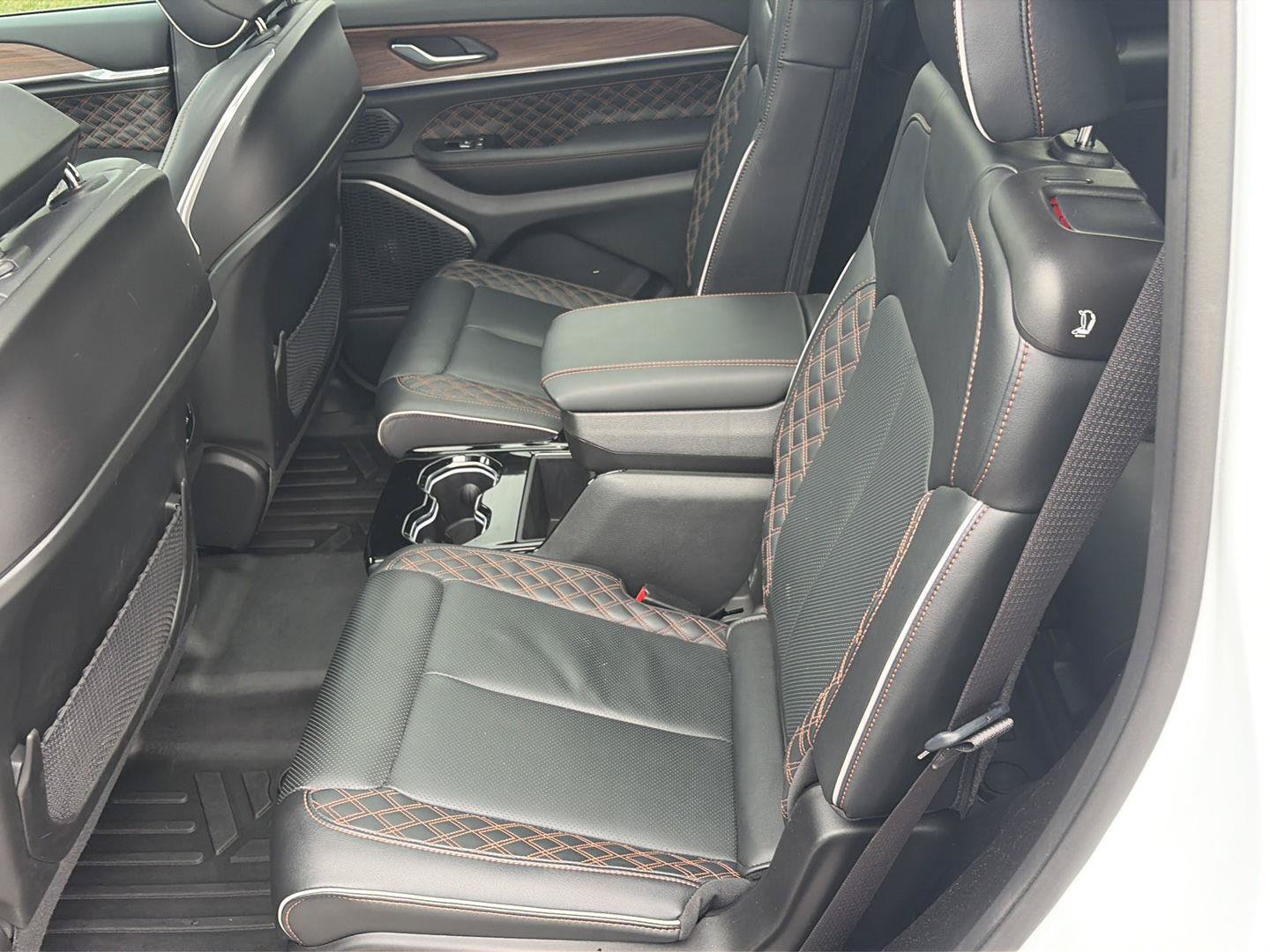 Used 2025 Jeep Grand Cherokee L Summit w/ Advanced Protech Group IV AWD/4WD image 11