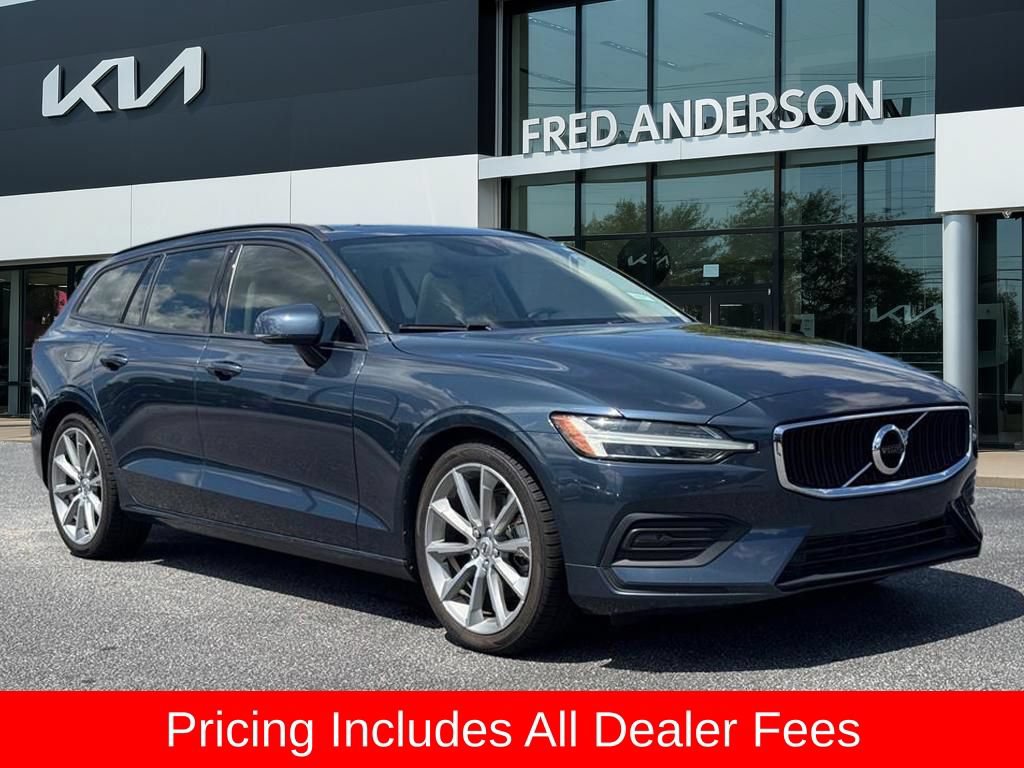 Used 2020 Volvo V60 T5 Momentum w/ Protection Package Premier FWD image 1