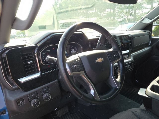 Used 2023 Chevrolet Silverado 1500 LT AWD/4WD image 8