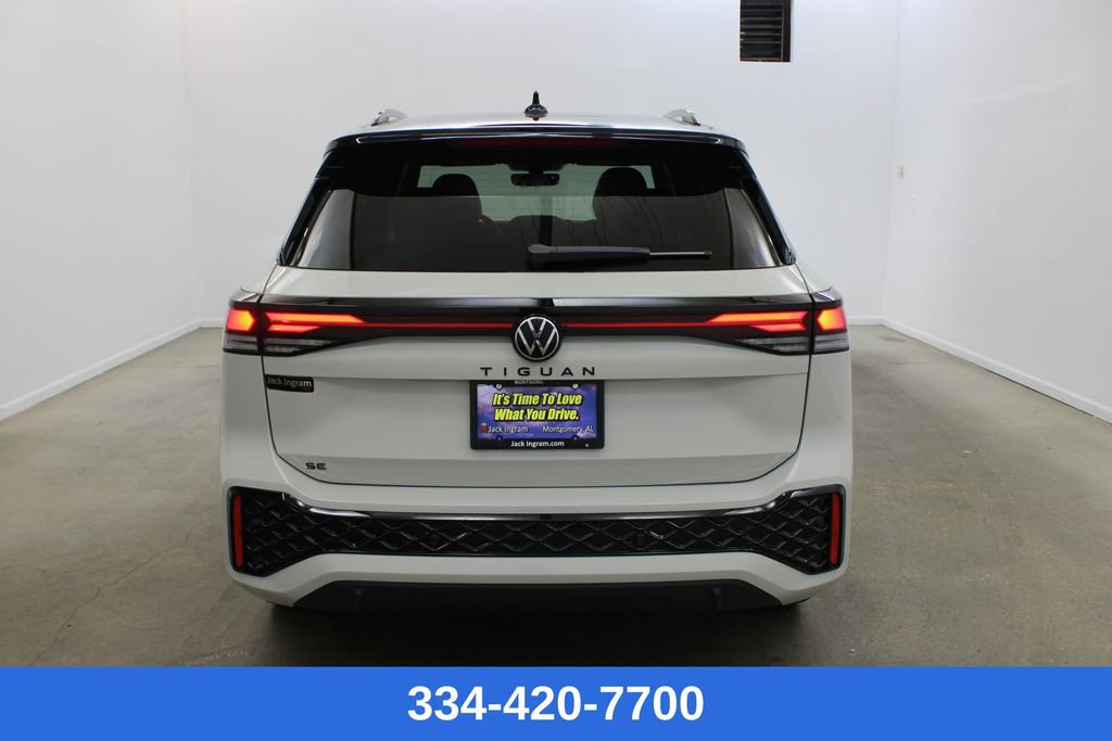 New 2026 Volkswagen Tiguan SE R-Line image 3