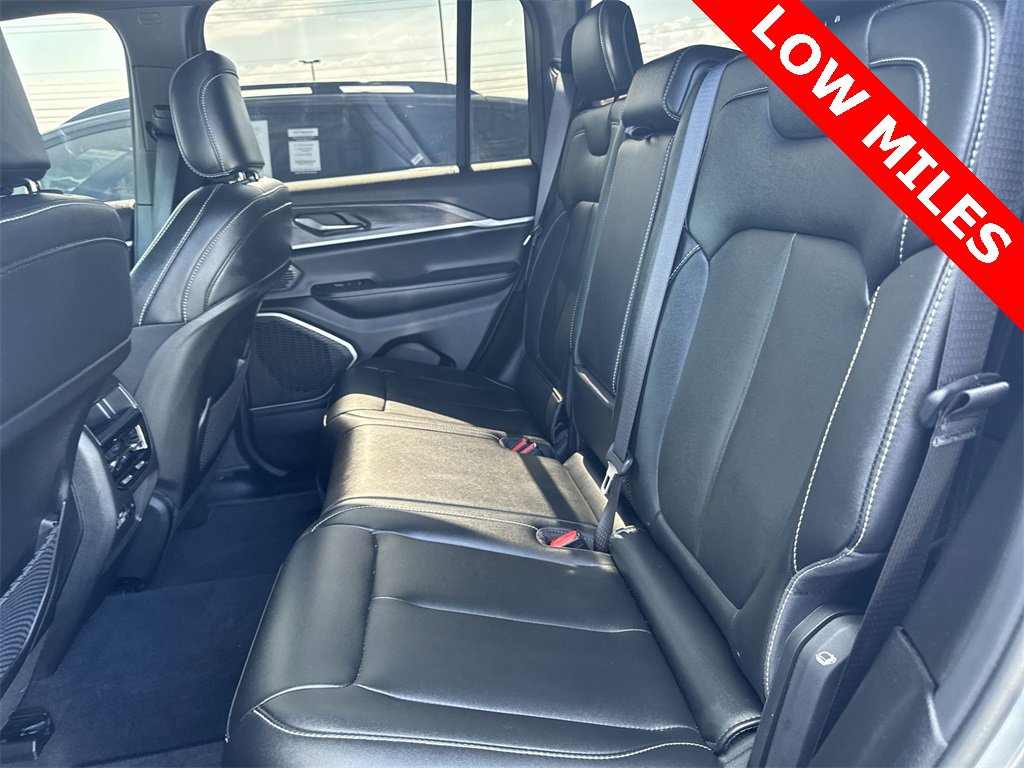 Used 2024 Jeep Grand Cherokee Limited w/ Black Appearance Package image 28