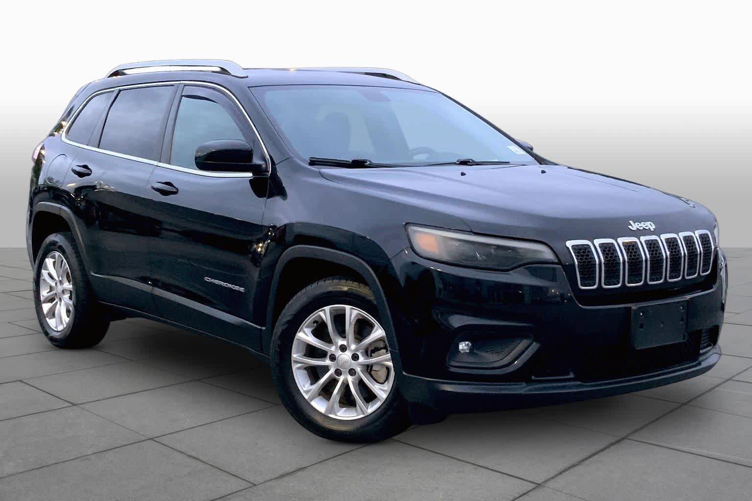 Used 2019 Jeep Cherokee Latitude w/ Popular Appearance Group FWD image 3