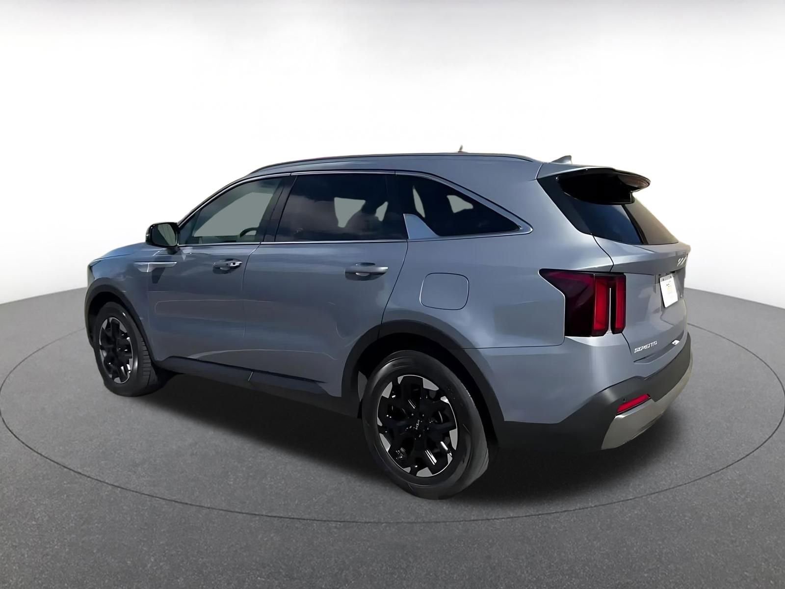 Used 2024 Kia Sorento S image 10