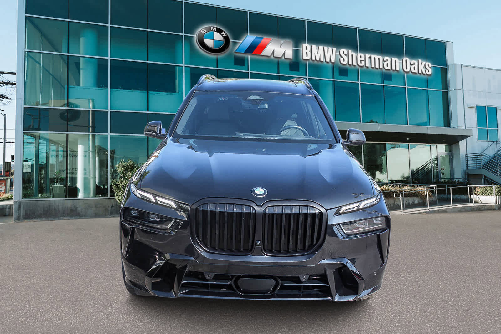 Used 2024 BMW X7 xDrive40i w/ M Sport Package image 2