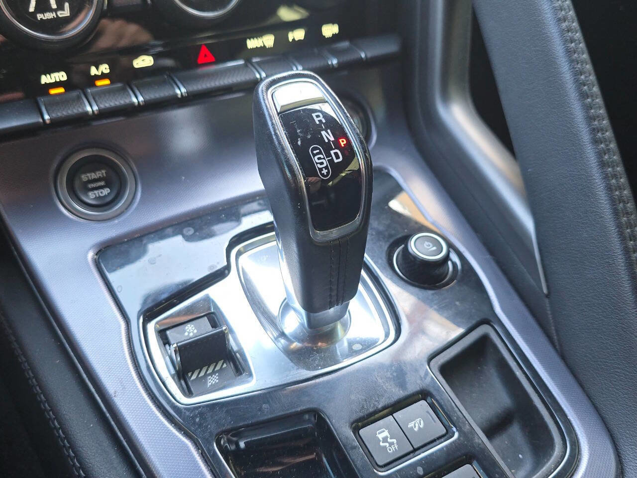 Used 2019 Jaguar F-TYPE P300 2dr Coupe image 31