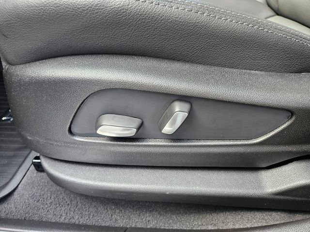 New 2026 Cadillac XT5 Luxury image 9