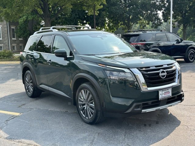 Certified 2025 Nissan Pathfinder SL w/ SL Premium Package image 3