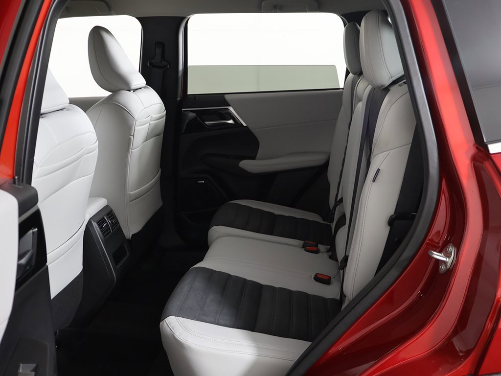 New 2025 Mitsubishi Outlander SE image 31