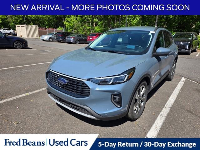 Used 2023 Ford Escape Platinum w/ Premium Technology Package FWD image 3