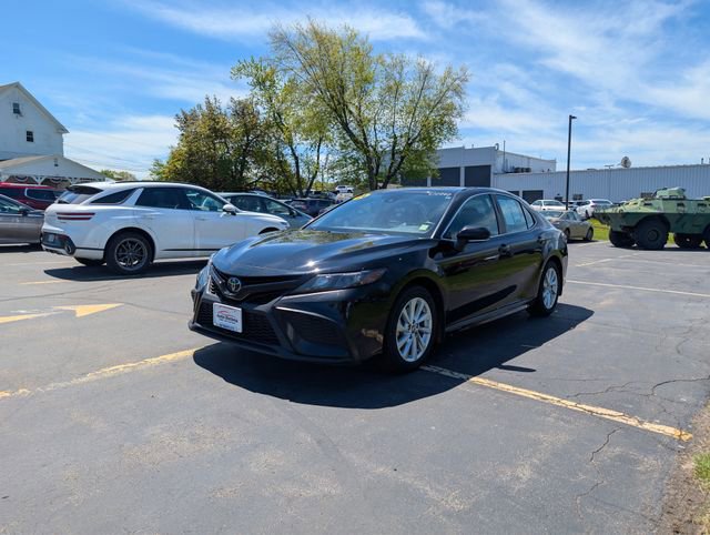 Used 2024 Toyota Camry SE FWD image 3