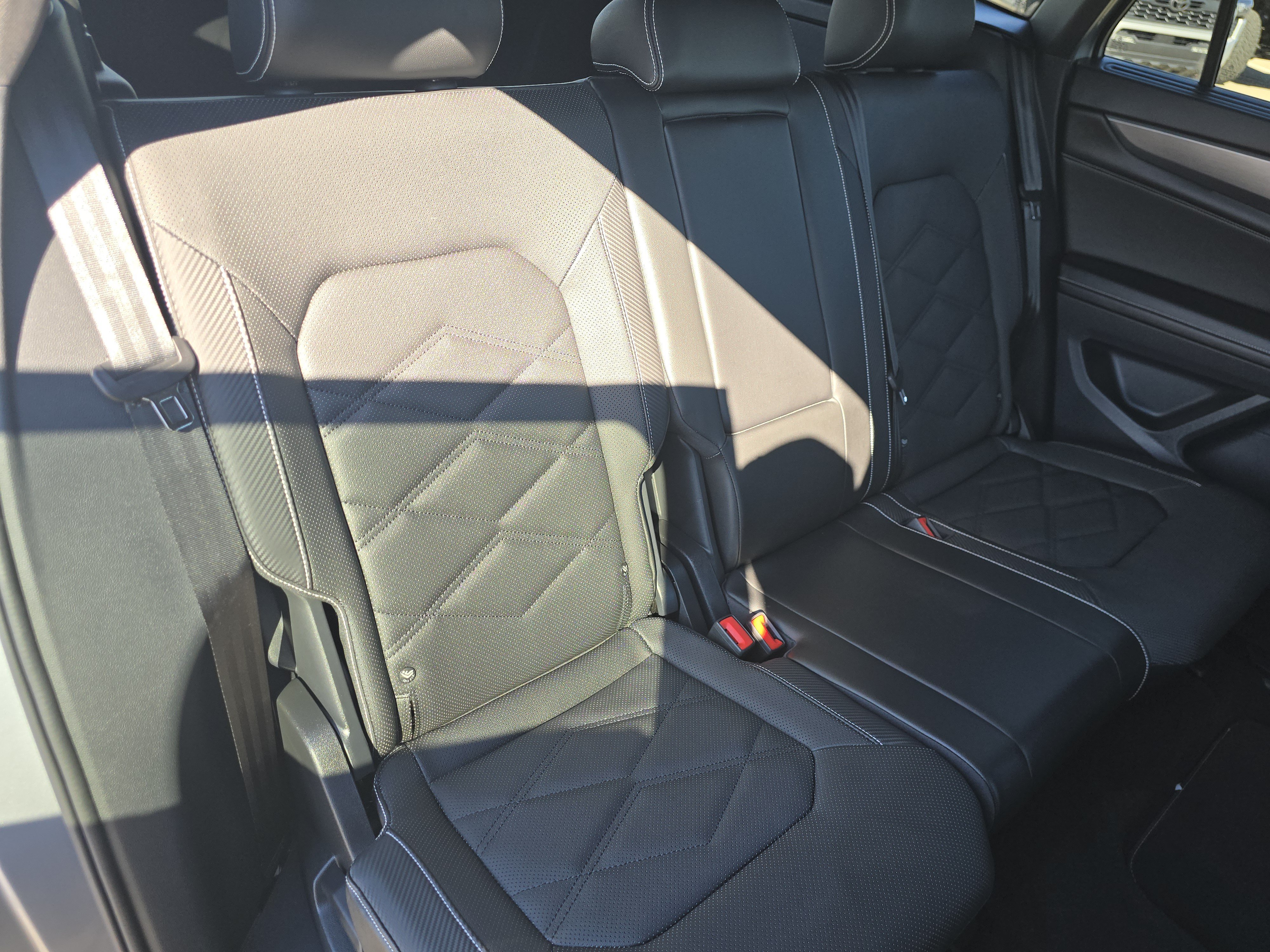 Used 2024 Volkswagen Atlas Cross Sport SE FWD image 17