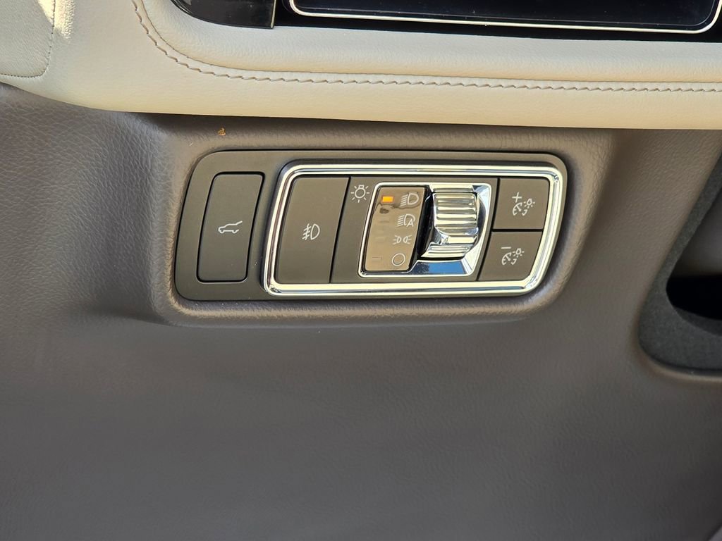 Used 2022 Lincoln Aviator Reserve w/ Equipment Group 201A image 8