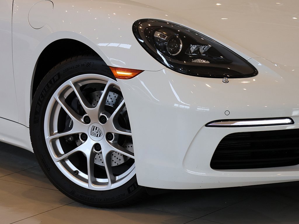 Used 2021 Porsche 718 Cayman image 9