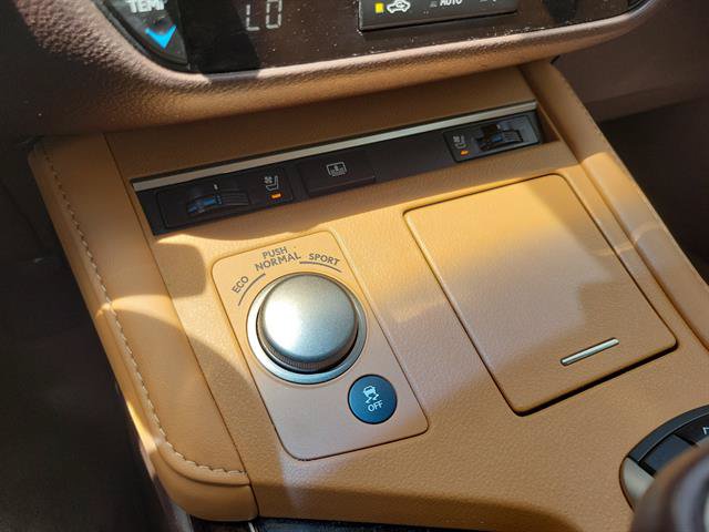 Used 2016 Lexus ES 350 w/ Luxury Package w/Wood Trim FWD image 47