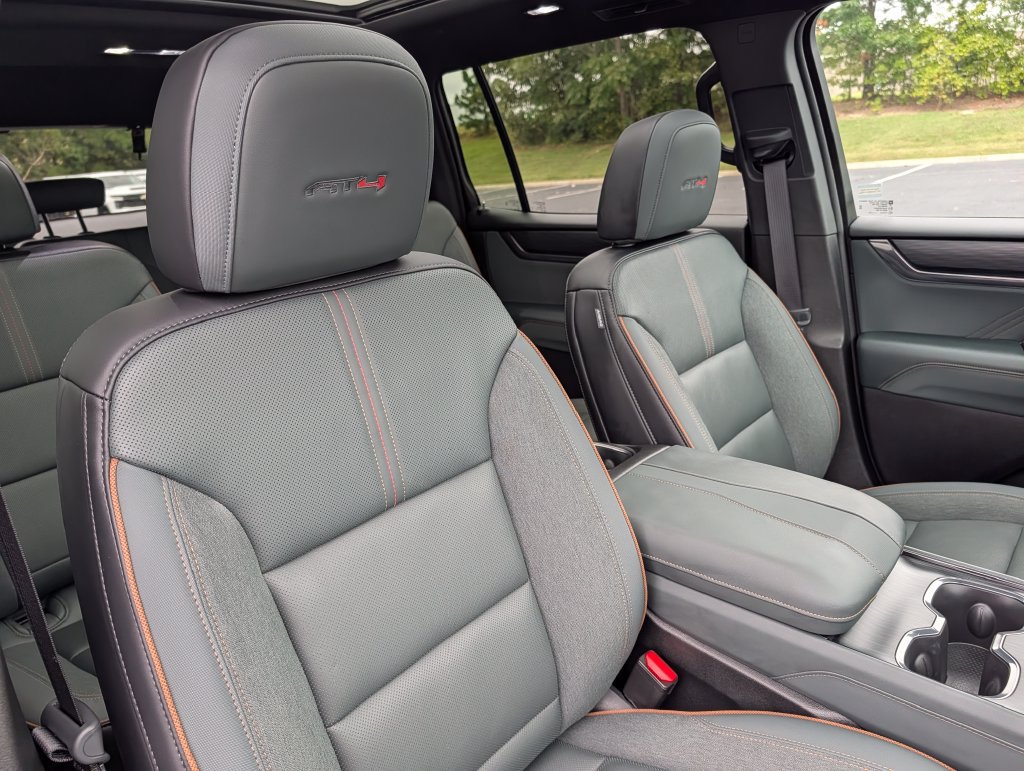Used 2025 GMC Acadia AT4 w/ Super Cruise Package AWD/4WD image 13