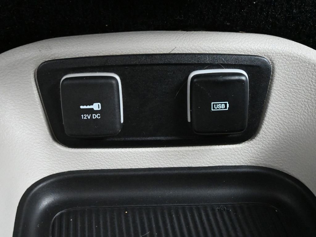 Used 2017 Chrysler Pacifica Touring-L w/ Tire & Wheel Group image 15