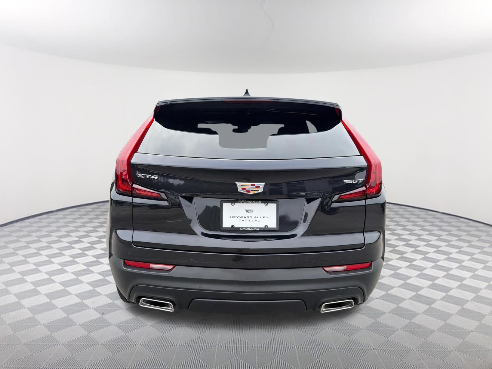 Used 2023 Cadillac XT4 Luxury w/ Cold Weather Package FWD image 7