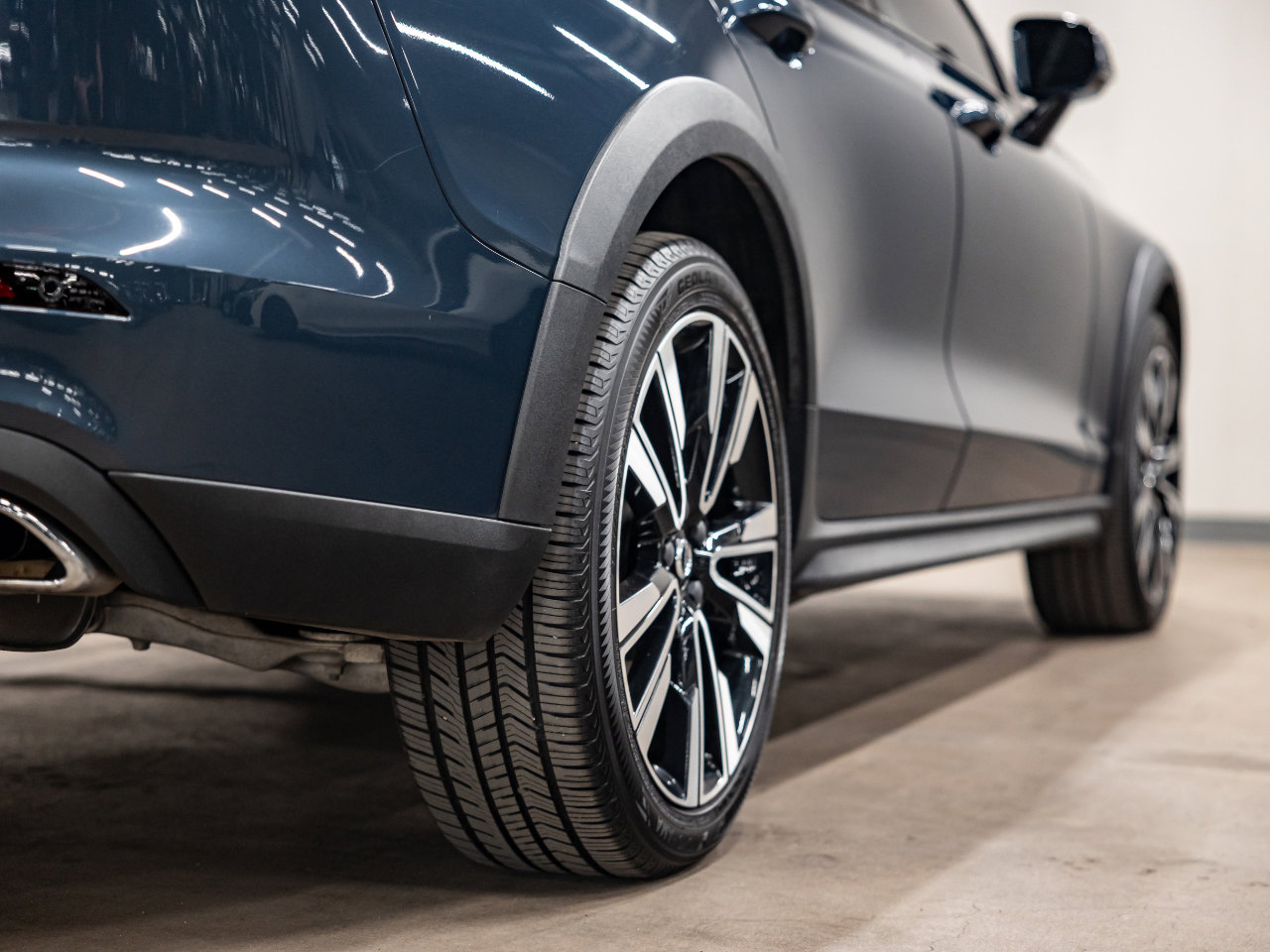 Used 2021 Volvo V60 T5 Cross Country image 31