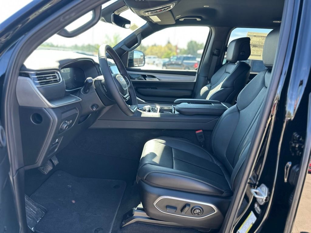 New 2026 Jeep Grand Wagoneer 4WD image 18