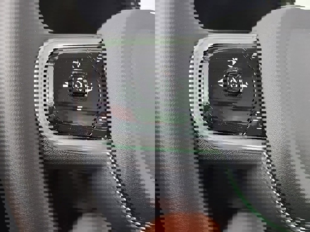 New 2025 Volvo XC60 B5 Plus w/ Protection Package Premier image 29