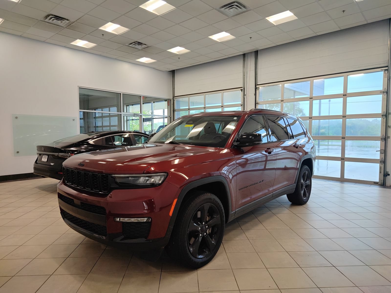 Used 2022 Jeep Grand Cherokee L Limited w/ Black Appearance Package AWD/4WD image 6
