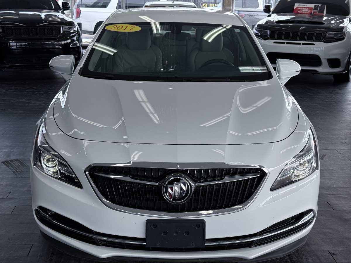 Used 2017 Buick LaCrosse Essence image 3