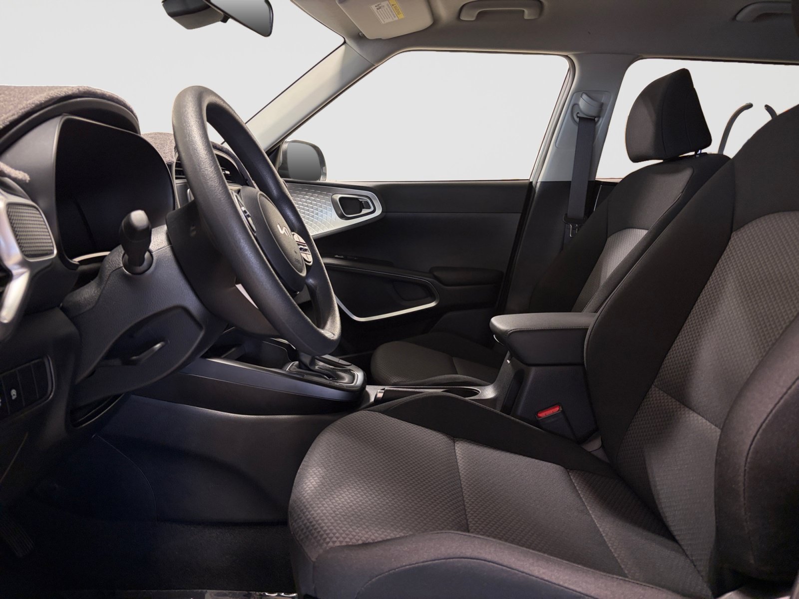 Used 2025 Kia Soul LX w/ LX Technology Package FWD image 11