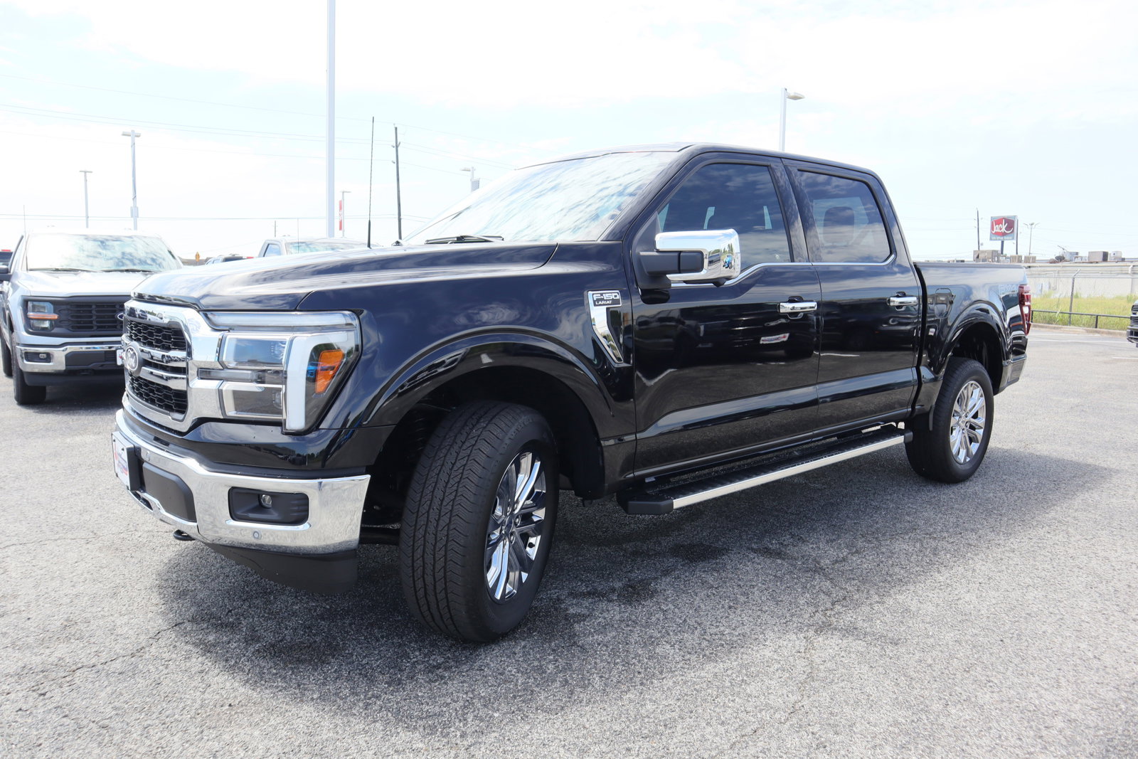 New 2025 Ford F150 Lariat w/ Equipment Group 501A Mid image 8