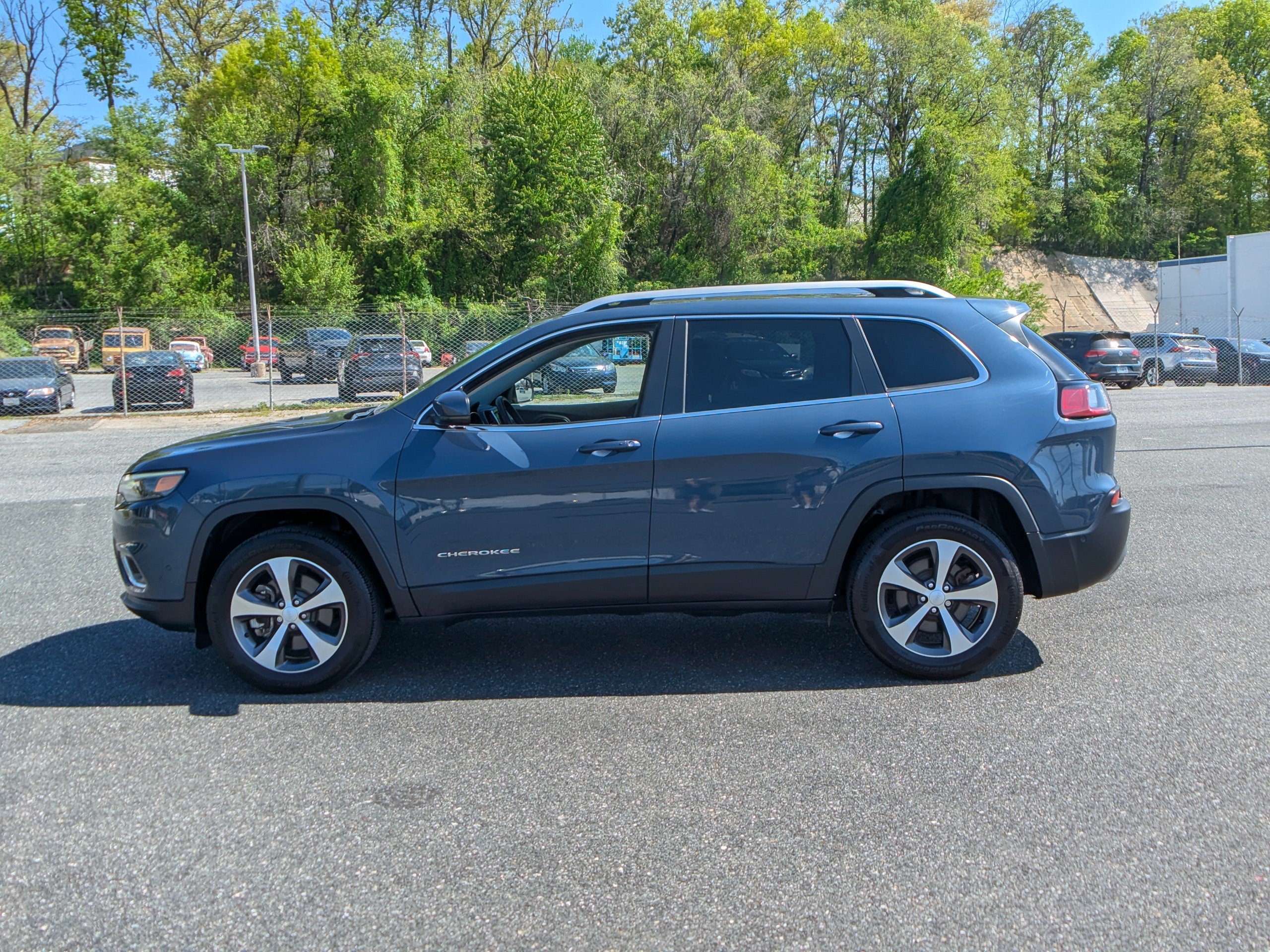 Used 2021 Jeep Cherokee Limited AWD/4WD image 6