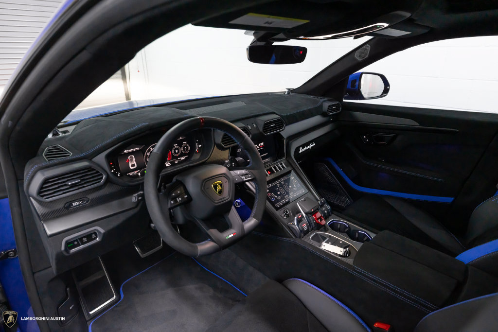Used 2024 Lamborghini Urus Performante AWD/4WD image 25