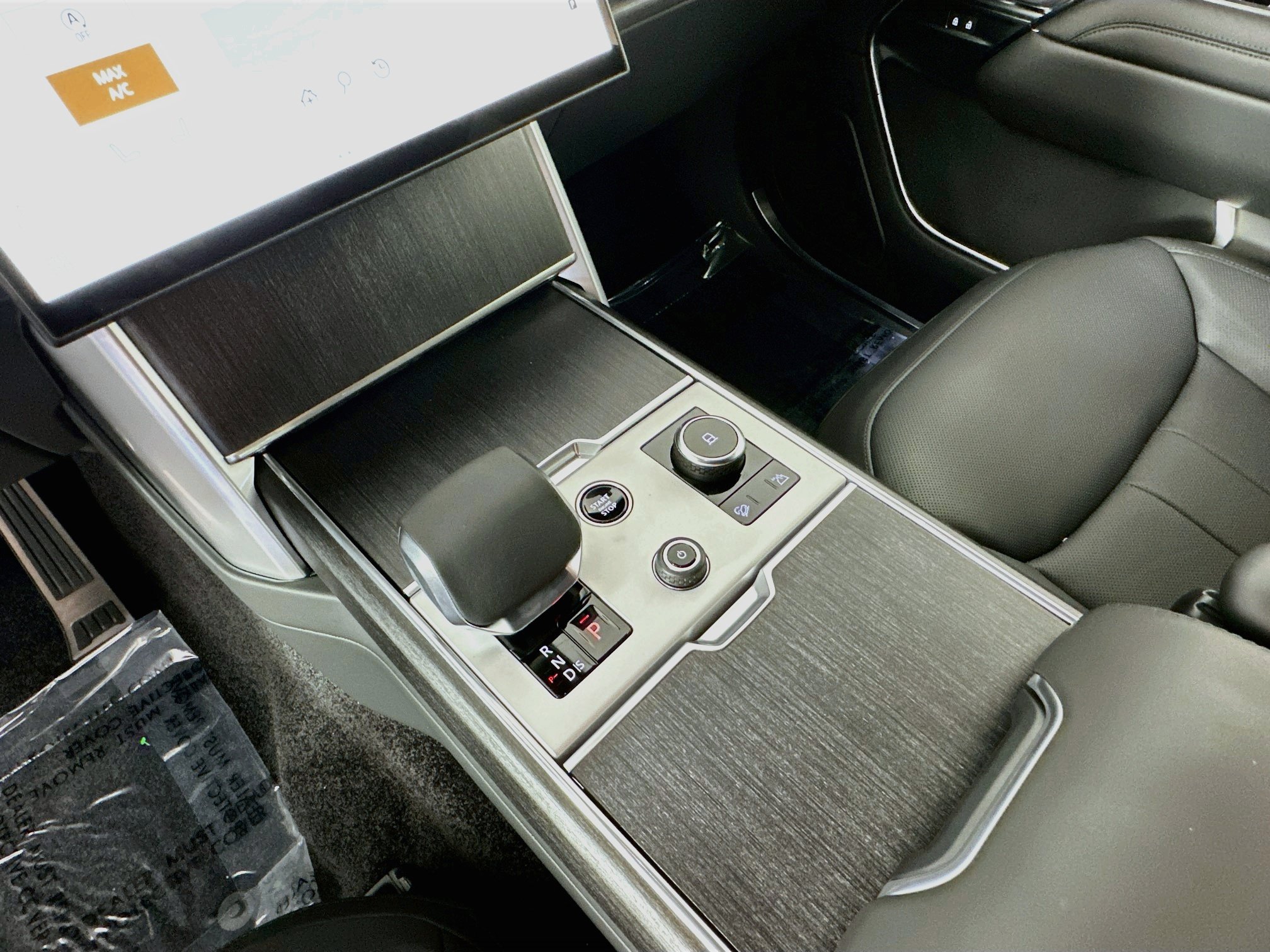 New 2027 Land Rover Range Rover SE AWD/4WD image 13