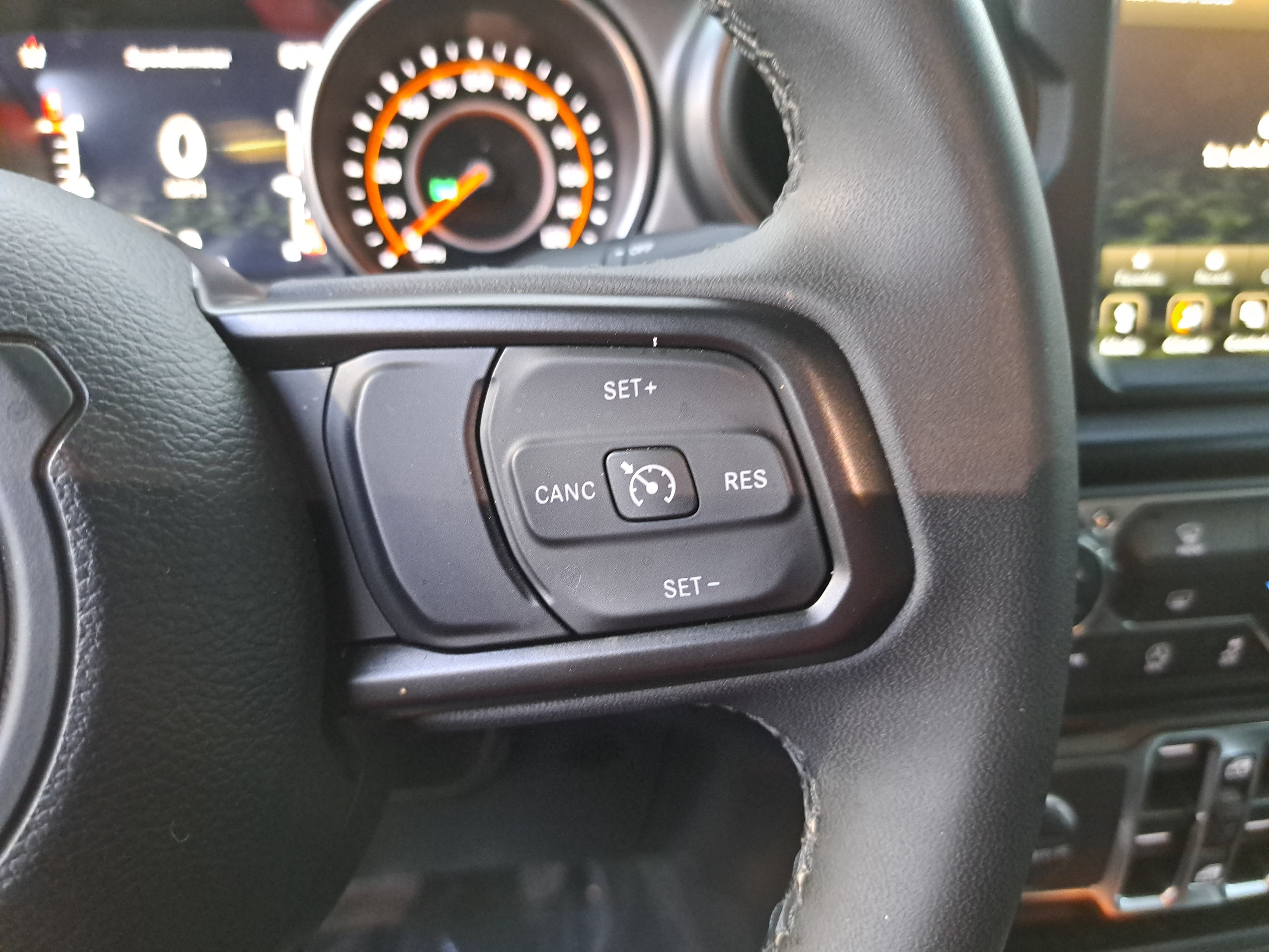 Used 2023 Jeep Gladiator Sport AWD/4WD image 18