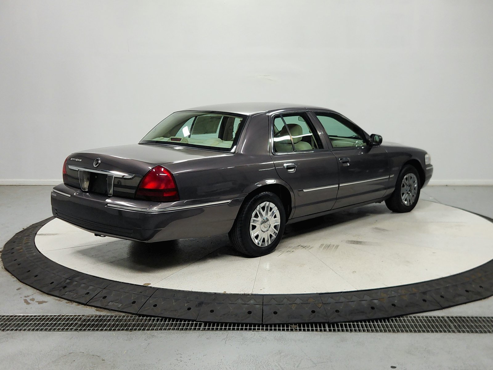 Used 2007 Mercury Grand Marquis GS RWD image 7