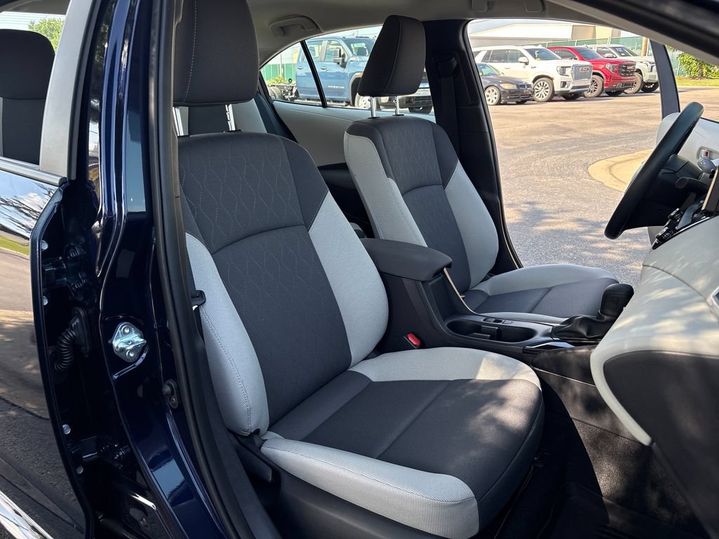 Used 2025 Toyota Corolla LE FWD image 37