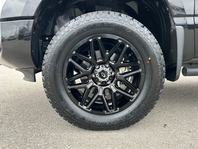 Used 2024 Nissan Titan SV w/ SV Convenience Package image 11