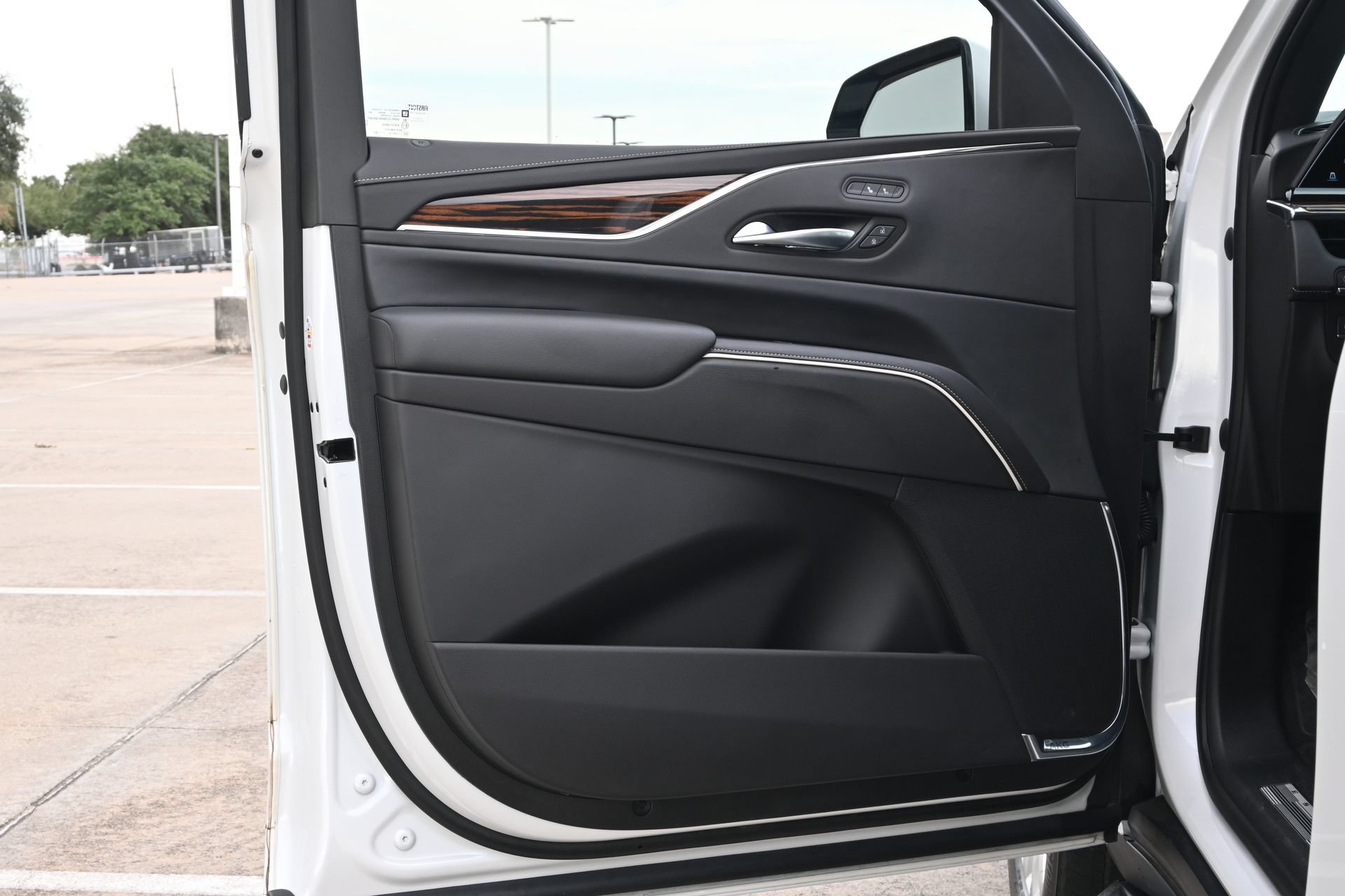 Used 2023 Cadillac Escalade Luxury w/ LPO, Floor Liner Package RWD image 18