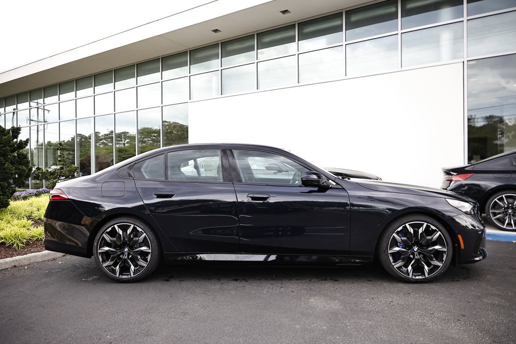 New 2026 BMW 550e xDrive w/ Executive Package AWD/4WD image 4