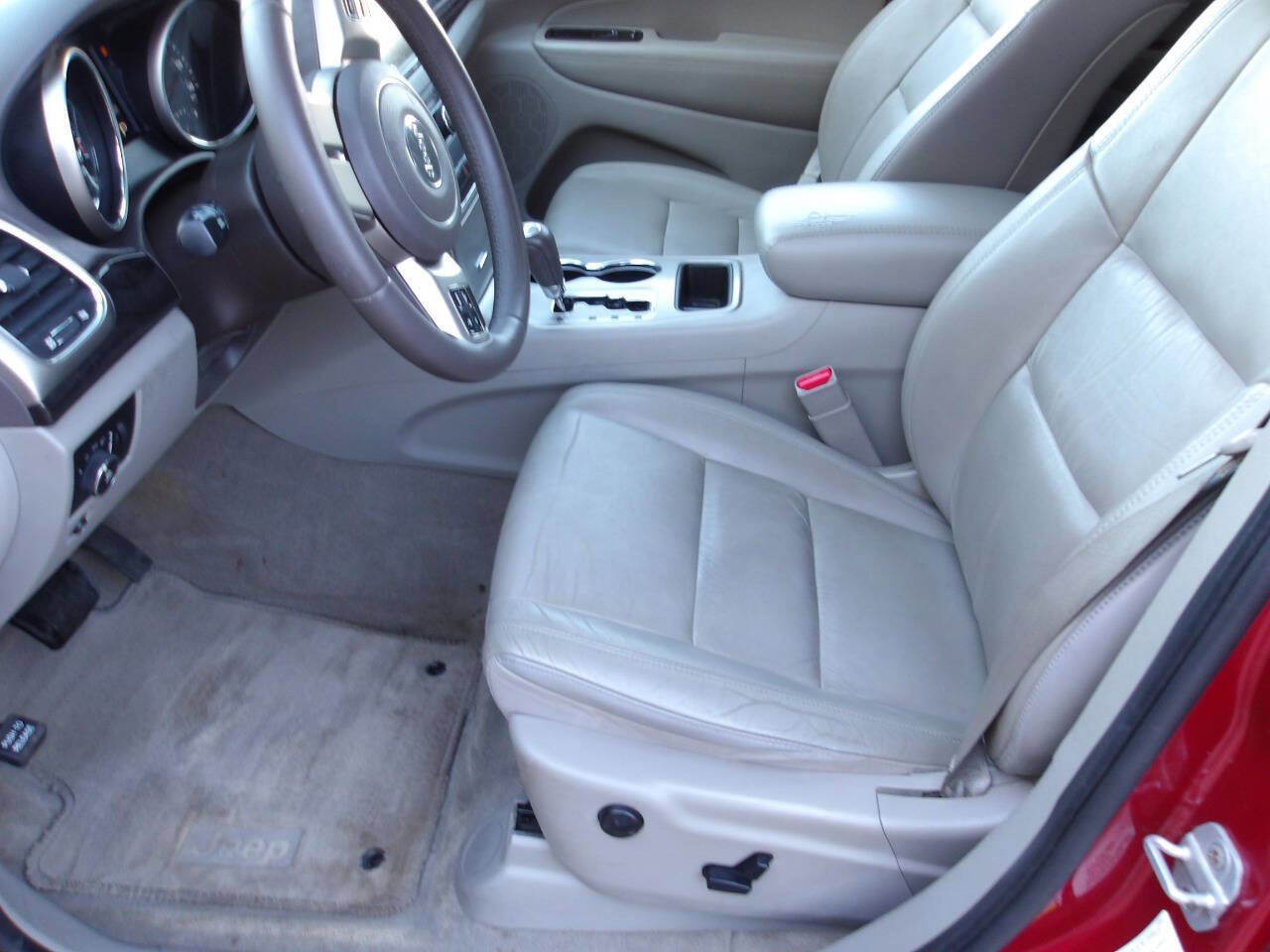 Used 2011 Jeep Grand Cherokee Laredo image 6