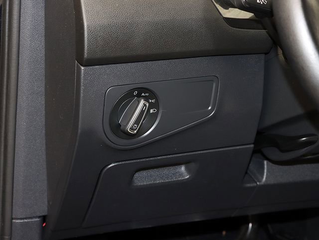 Used 2019 Volkswagen Tiguan SE image 25