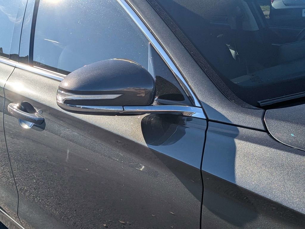 Used 2023 Genesis G70 2.0T image 11