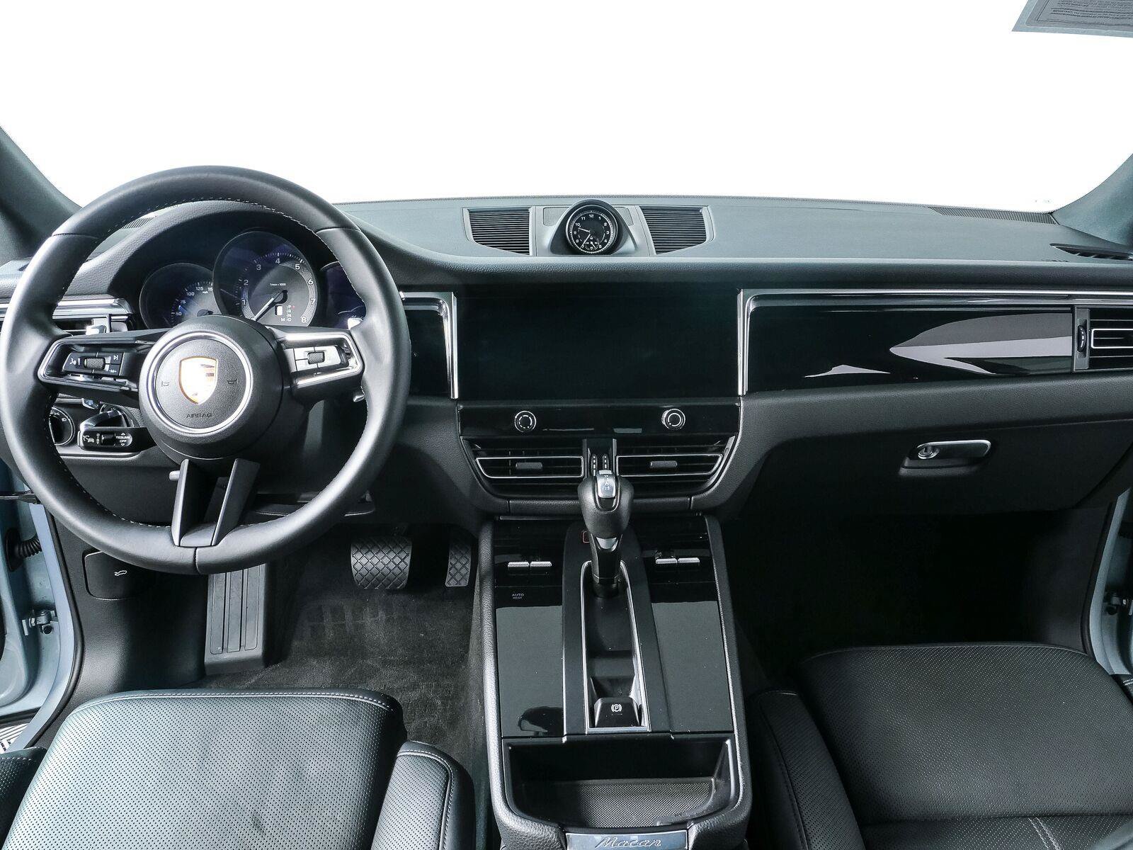 Certified 2025 Porsche Macan Turbo AWD/4WD image 20