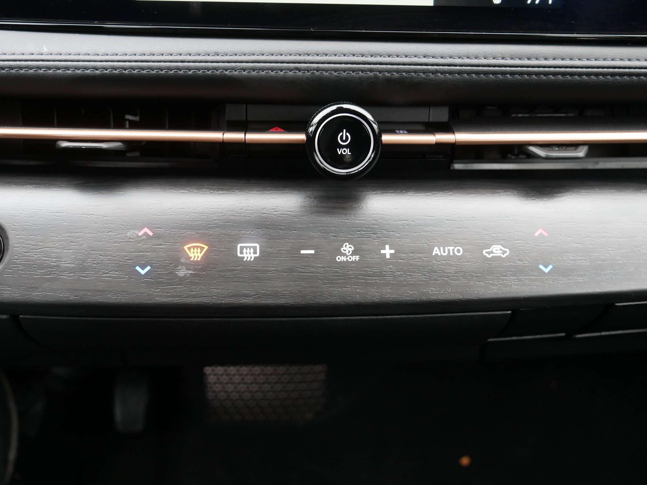 Certified 2023 Nissan Ariya AWD image 23