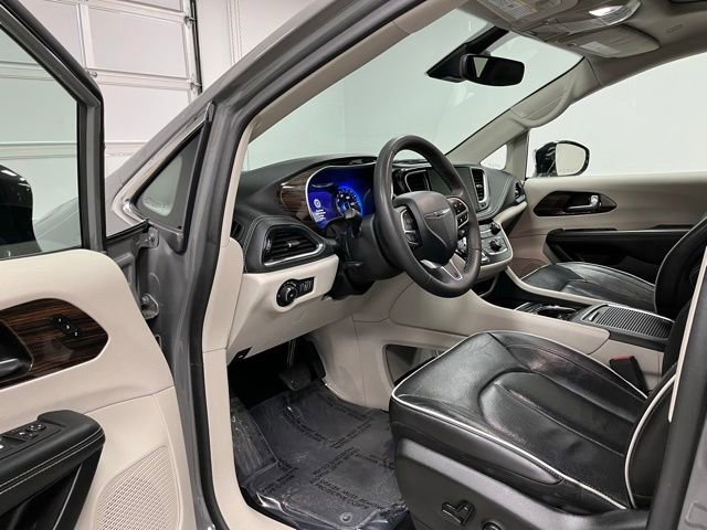 Used 2023 Chrysler Pacifica Limited FWD image 20